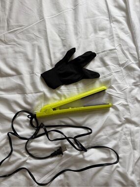 PYT Ceramic Hair Straightener+ Brand New Heat Resistant Glove